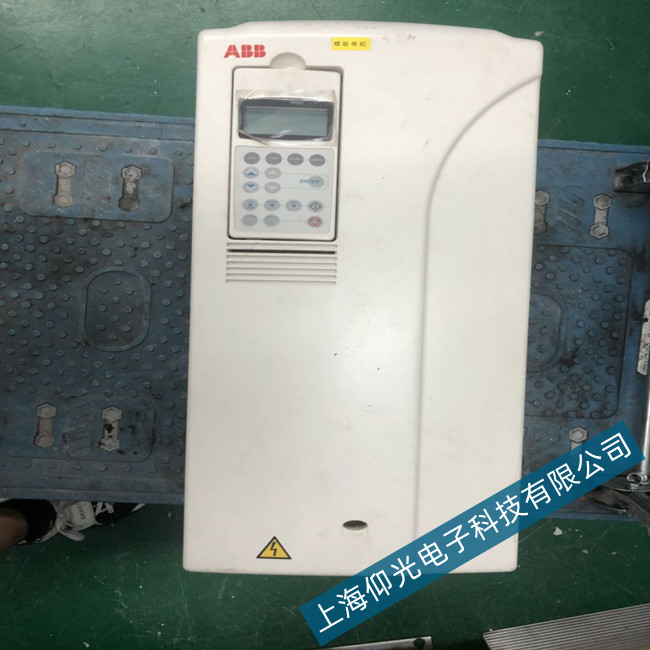 ABB變頻器ACS550上電控制盤顯示DC UNDERVOLT(3220)維修