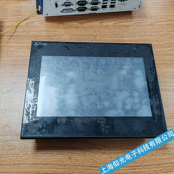 荊州Mitsubishi三菱FCA70P-2AVU觸摸屏人機(jī)界面花屏故障維修
